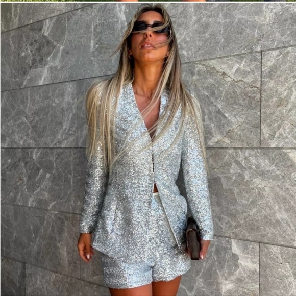 ZARA 2 PIECES SEQUIN BLAZER SILVER AND HIGHT WAISTED SHORTS SIZE XS - Picture 4 of 14